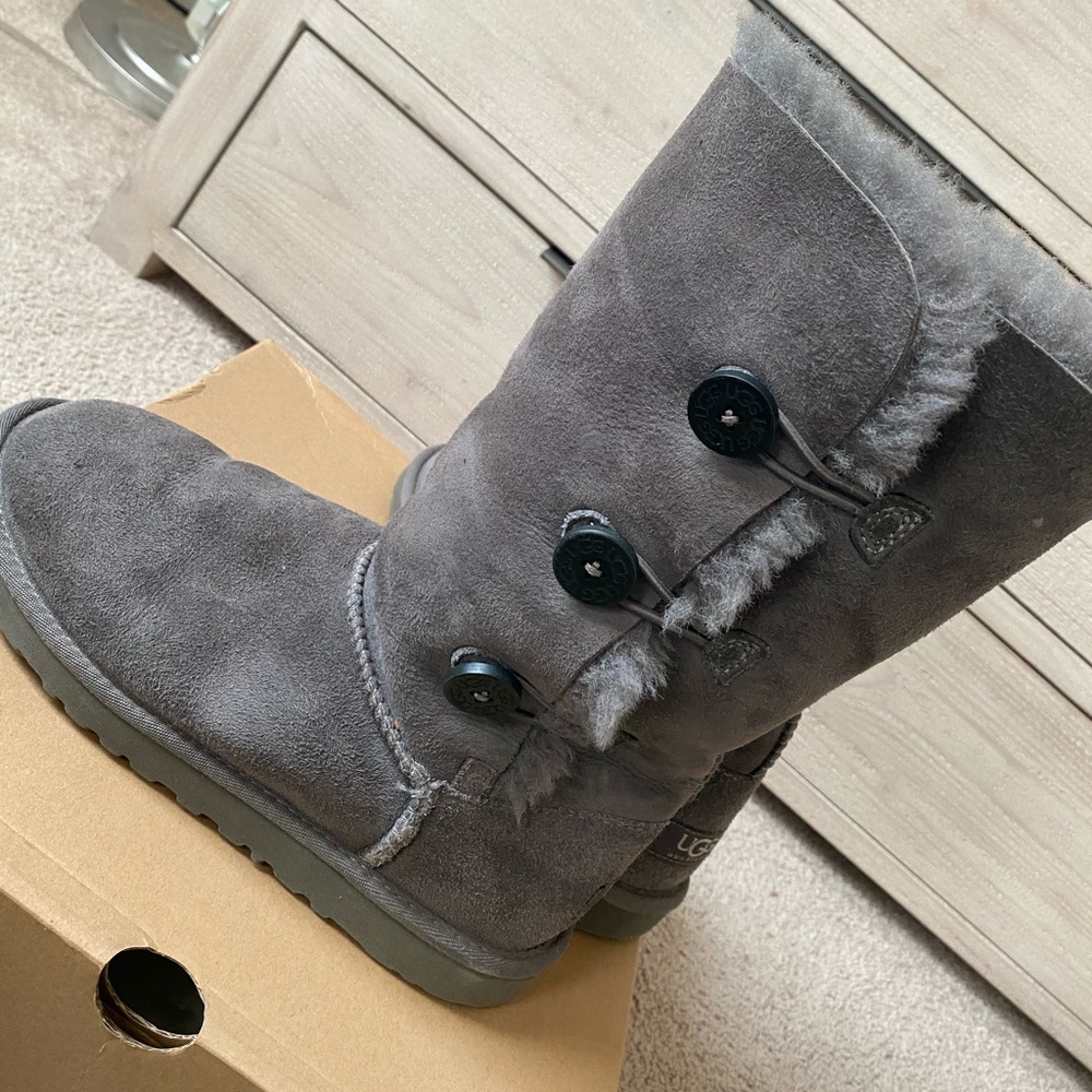 three button gray ugg boots!